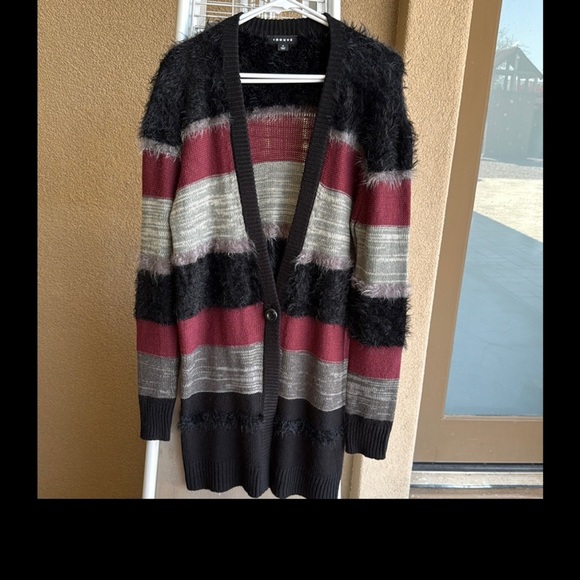 Beautiful TROUVE Black and Red Women's Long Cardigan Sweater - Picture 7 of 8